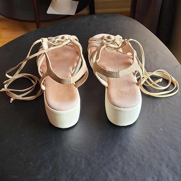 Johnston & Murphy Chastity Wedge Strappy Sandal - Picture 6 of 10